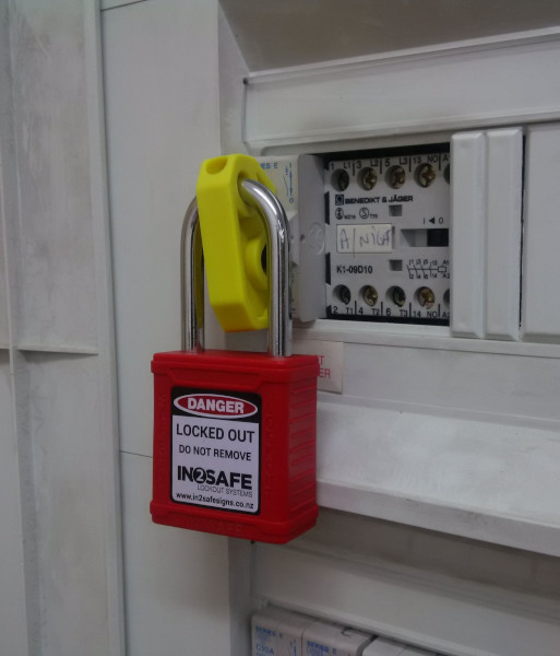 VLE701-1 Caution IN2SAFE MCB Lockout – 45x25x10mm